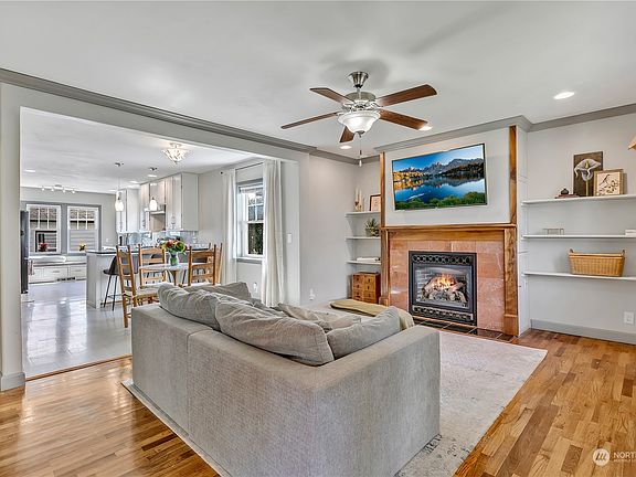 4th image of 1512 Marguerite Avenue