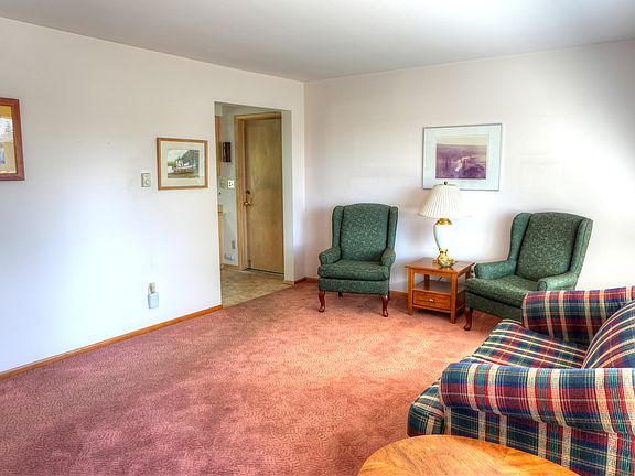 www.LamoureuxRealEstate.com