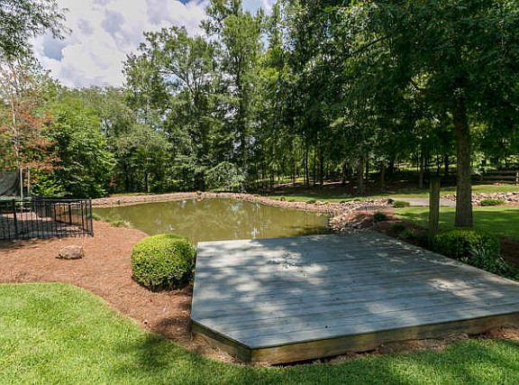 5th image of 1422 Knob Hill Cir