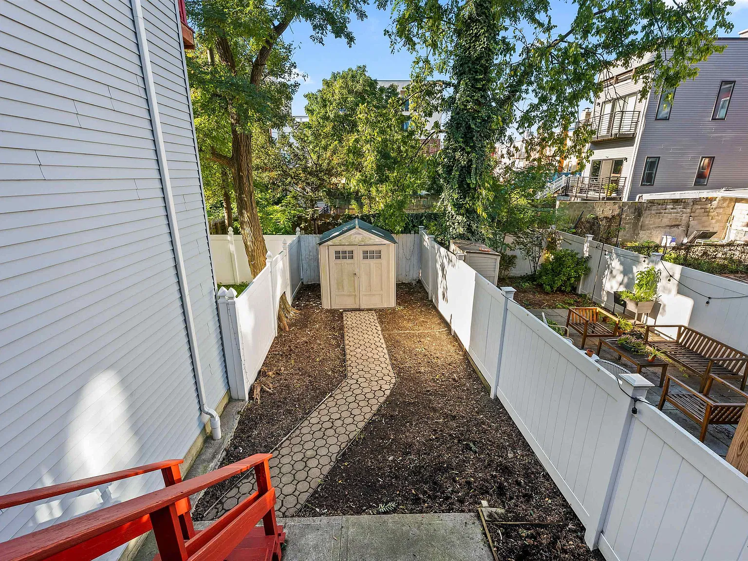 3 bed, 2.0 bath, 1200 sqft, $2,750 — Photo 2