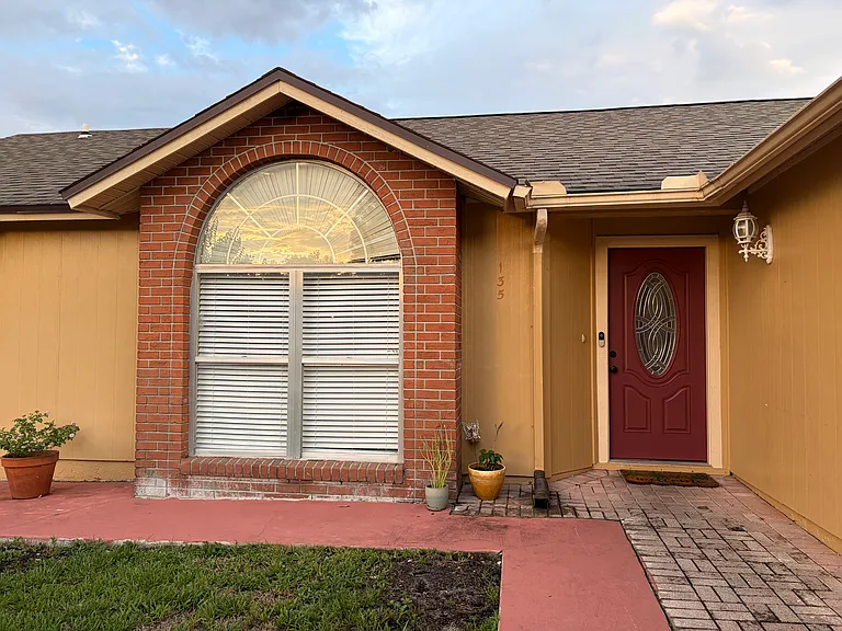 135 Red Rose Cir — Photo 2