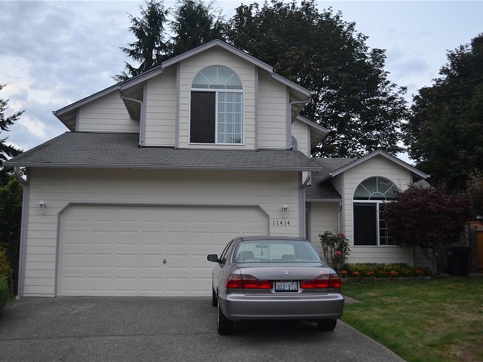 Beautiful picture of the front of the home.