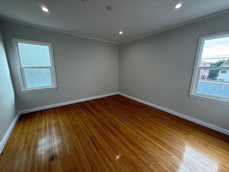 329-331 N Gardner St #3 — Photo 4