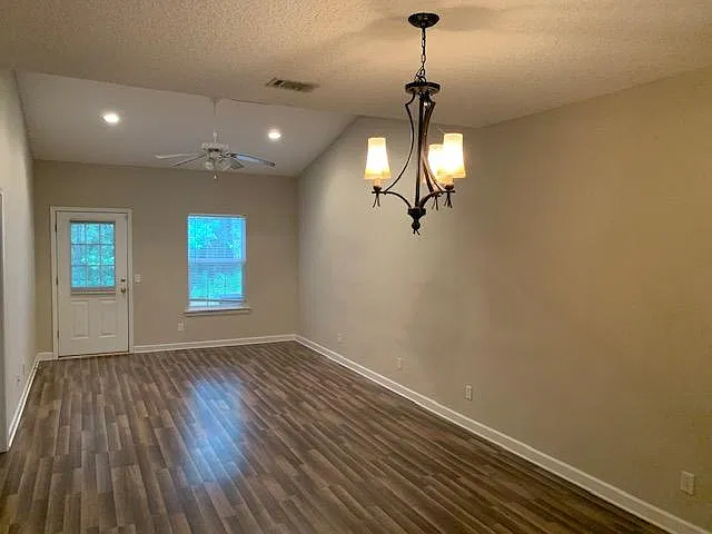 490 Moss Creek Ln — Photo 4