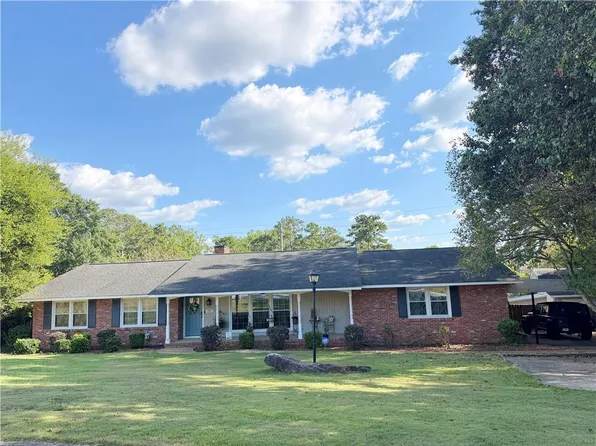 2 Lakewood Cir, Phenix City, AL 36867