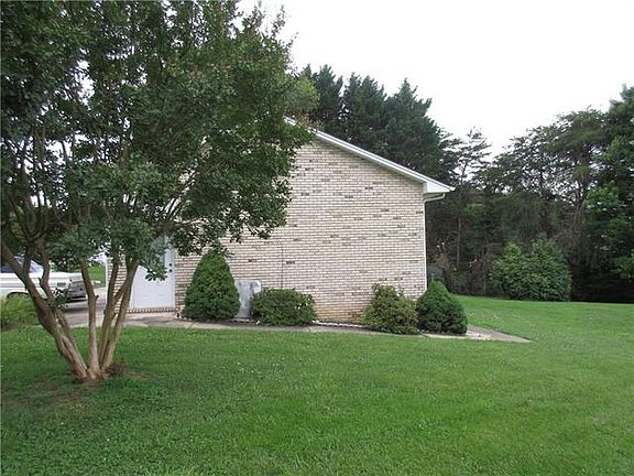 5th image of 5151 Canterbury Dr