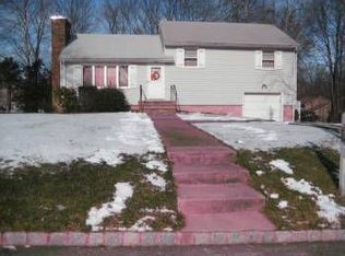 27 Handzel Rd, Whippany, NJ 07981