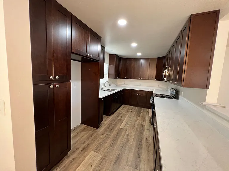 516 E St — Photo 7