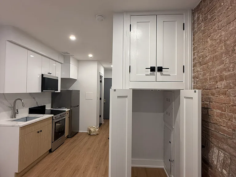 307 W 39th St #2A — Photo 5