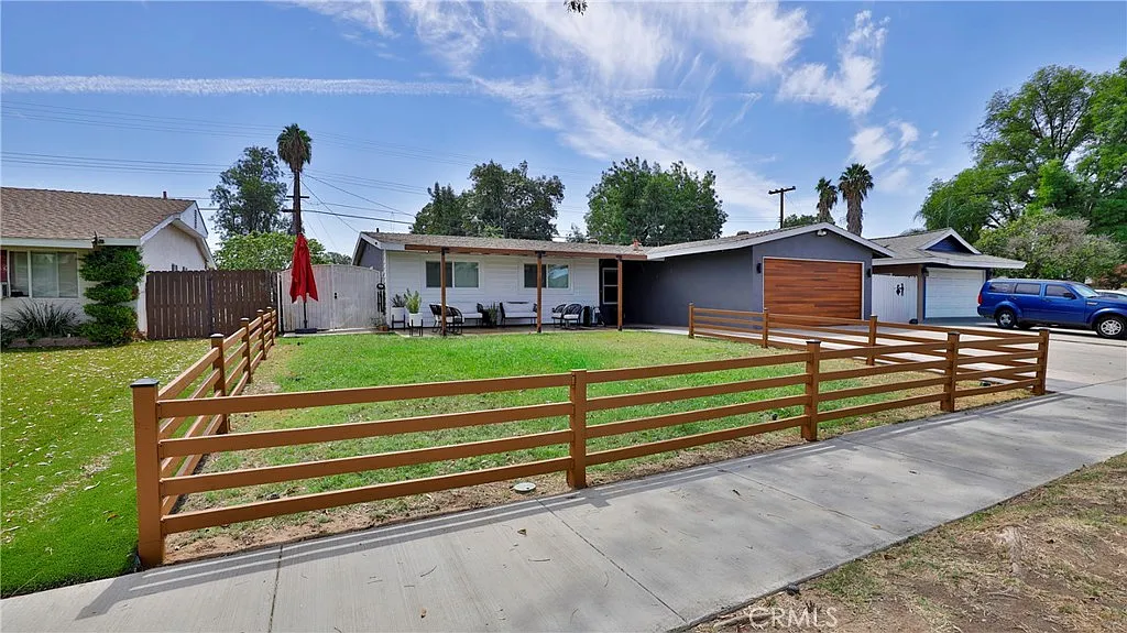 3 bed, 1335 sqft, $3,500 — Photo 2