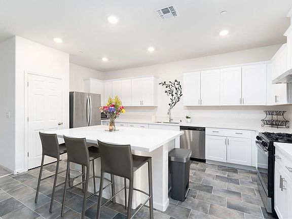 5th image of 934 S Filbert Ave #A