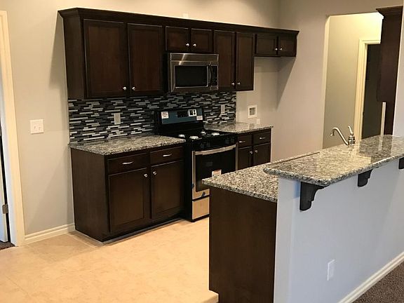 4th image of 301 N Norman Ave