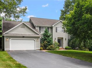 8 Ridgefield Ct, North Kingstown, RI 02852