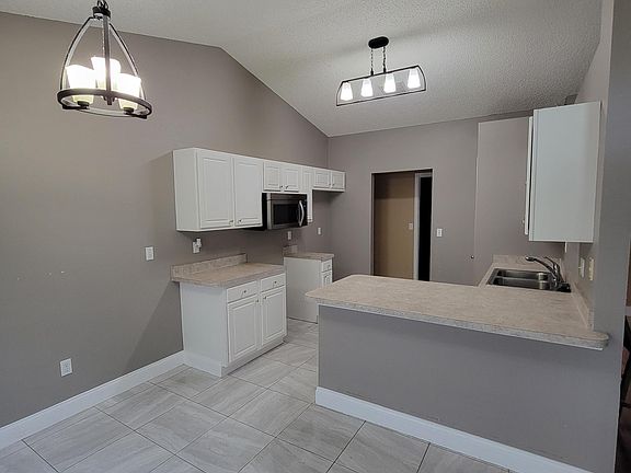 5th image of 51 Louisiana Dr