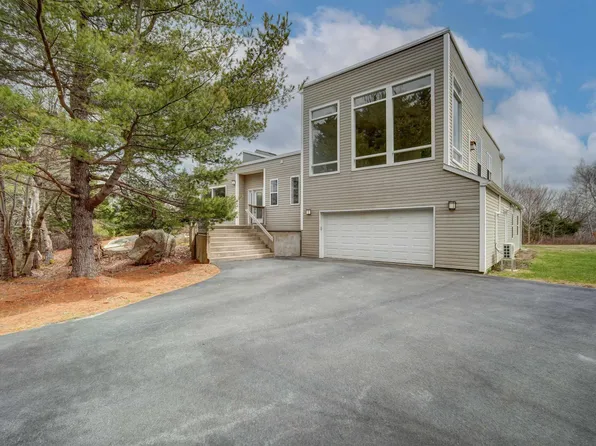 149 Abbey Rd, Halifax, NS B3Z 1R1