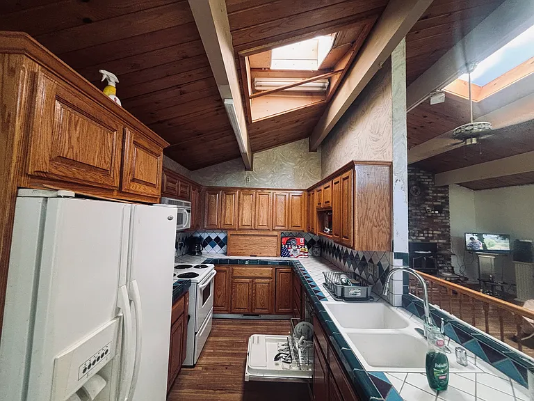 14016 Hooper Ct — Photo 3