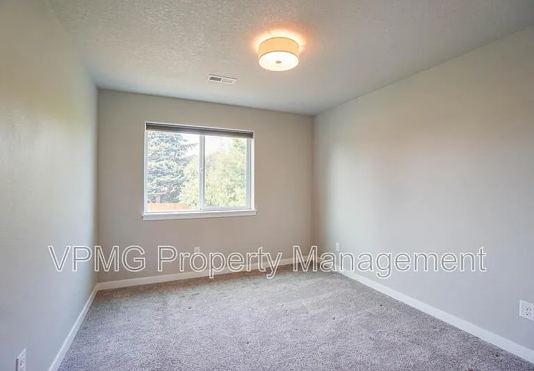 13602 NE 75th Cir — Photo 23