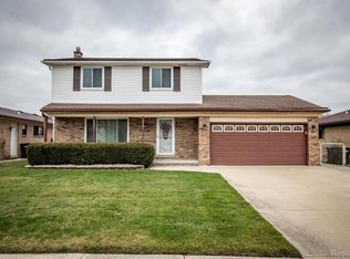 3039 Donna Dr, Sterling Heights, MI 48310