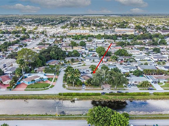 3rd image of 4541 NW 178th St
