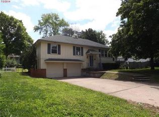 10621 Oak St, Kansas City, MO 64131
