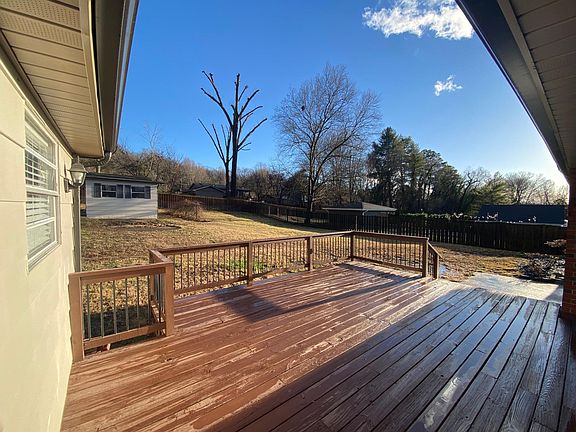 3rd image of 11040 Hughlan Dr