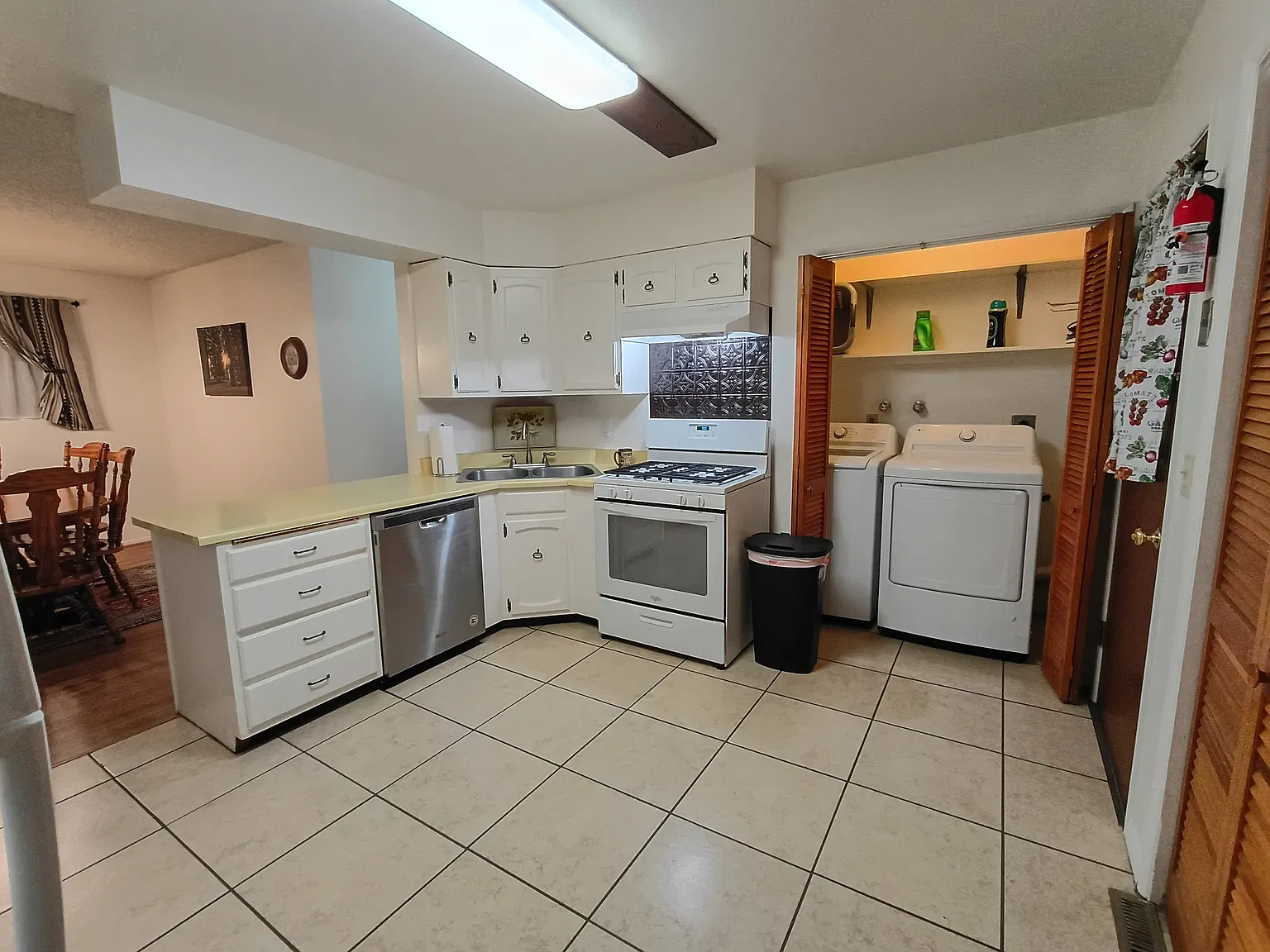 3 bed, 1400 sqft, $2,100 — Photo 2
