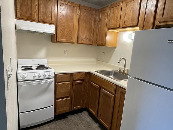 3rd image of 3547 SE Milwaukie Ave