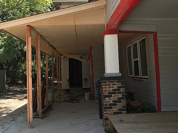 2nd image of 714 NW 32nd St