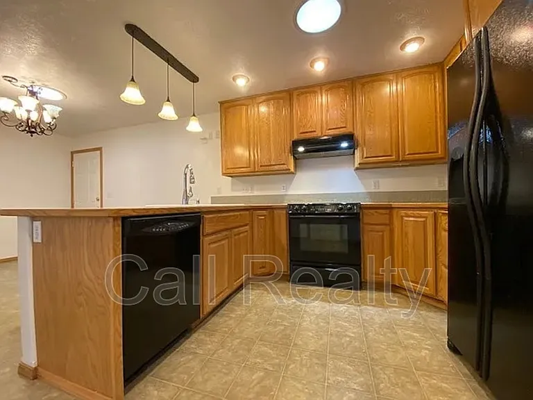 921 S Shelley Lake Ln — Photo 6