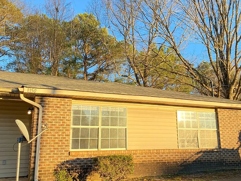 1150 Gentry Dr — Photo 2