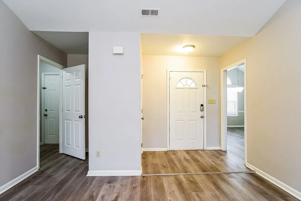 3 bed, 2.0 bath, 1265 sqft, $2,620 — Photo 3