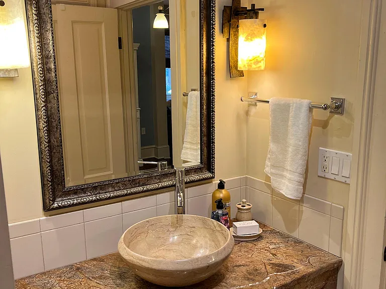 147 E Chestnut St #1 — Photo 14