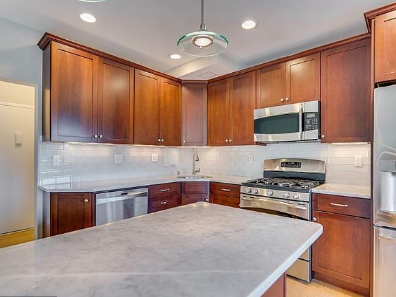 3rd image of 4720 Chevy Chase Dr APT 401