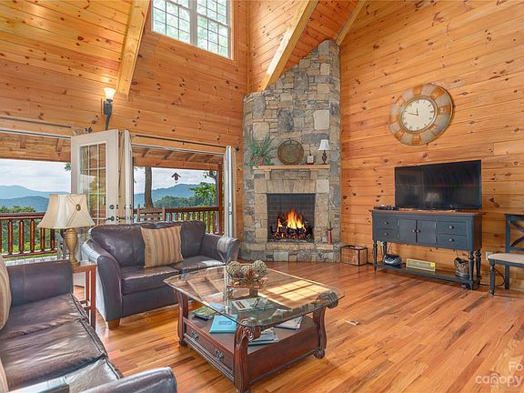 2nd image of 18 Bountiful Ln