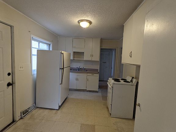 4th image of 1225 Sanford St