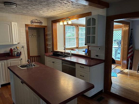 5th image of 5060 Fairmont Rd