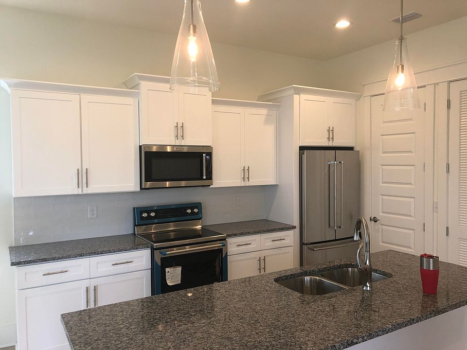 2nd image of 301 Lakeland Dr