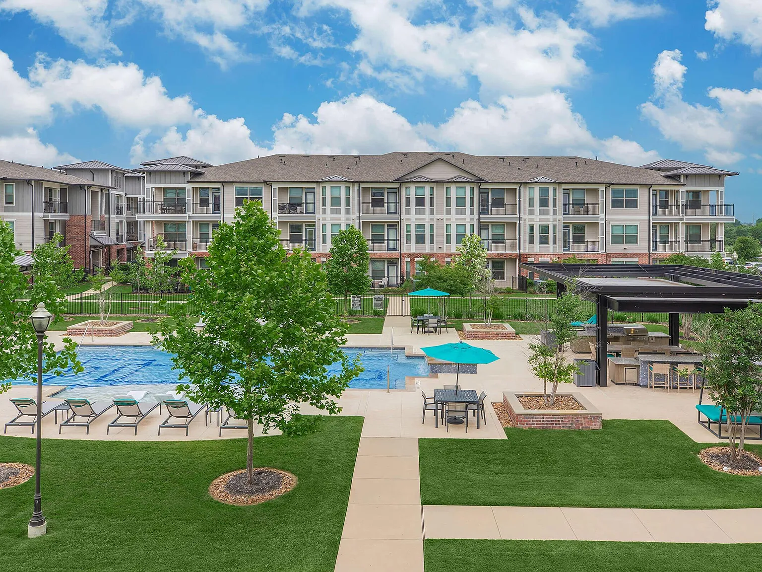 Residence at Oakmont Apartments — Photo 2