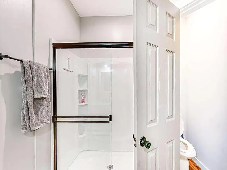Double the Space: 2 Private Rooms for One Tenant! — Photo 2