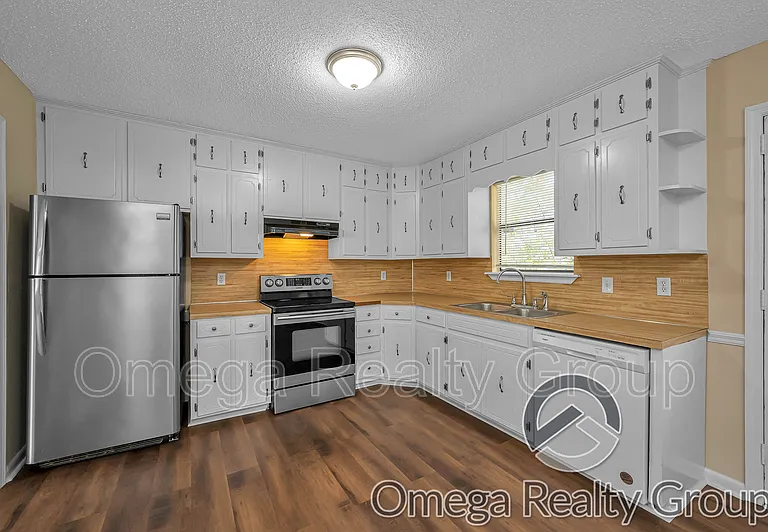 3126 Sleepy Hollow Dr — Photo 7