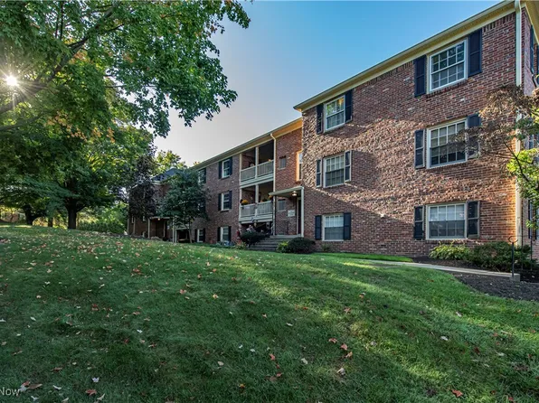 49 Berkshire Ct APT 4C, Akron, OH 44313