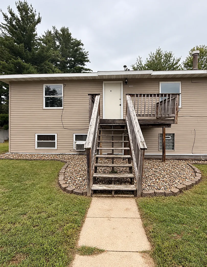 3 Bedroom Upper Duplex - Newly remodeled — Photo 1