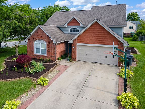 5th image of 706 Woodcote Ln