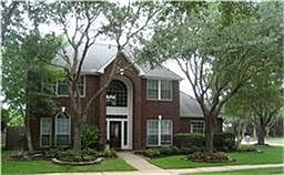 Great curb appeal on an oversized corner lot, and on a cul de sac! This neighborhood is quiet, friendly and quaint!