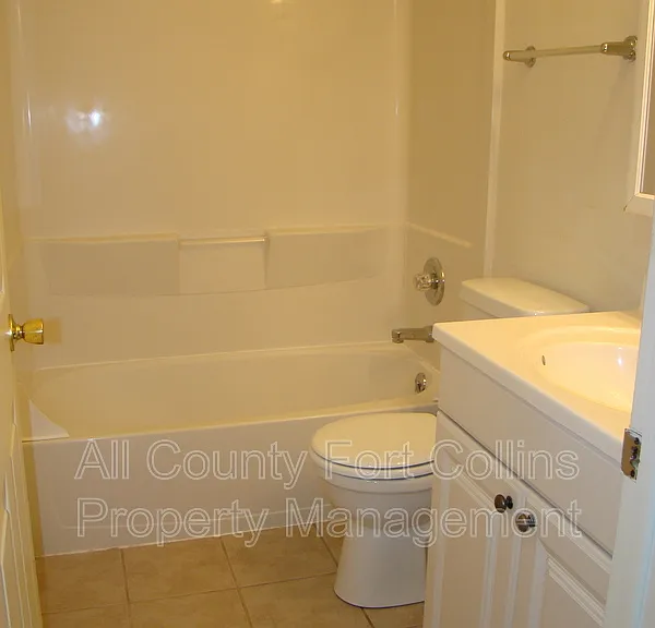 1719 Larch St #B — Photo 9