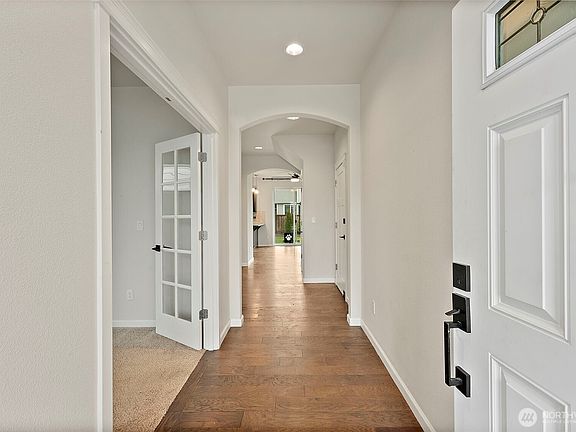 2nd image of 806 Mandee Street SE