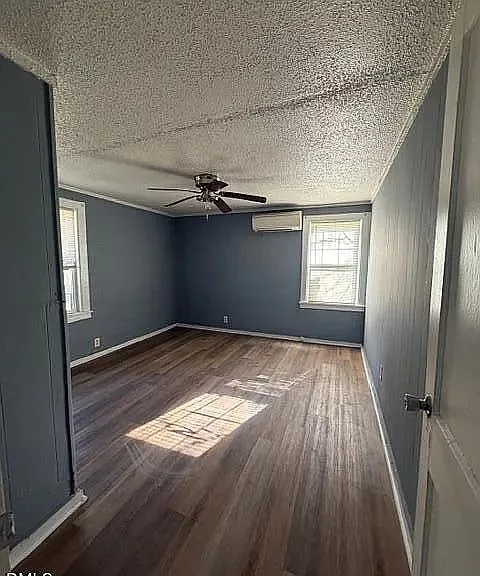 804 Midway St #B — Photo 3