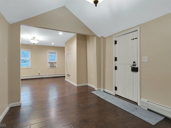 5th image of 369 Claremont Ave