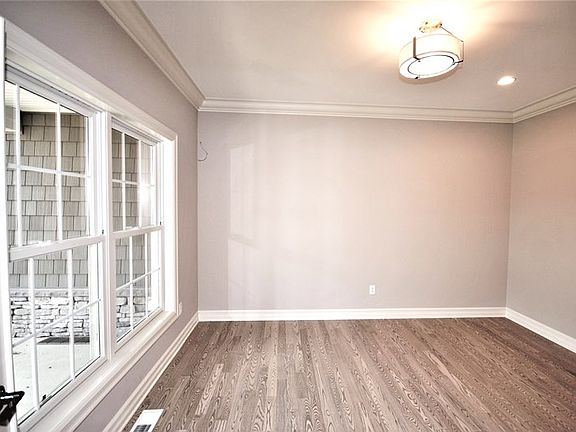 3rd image of 10 Christina Ln