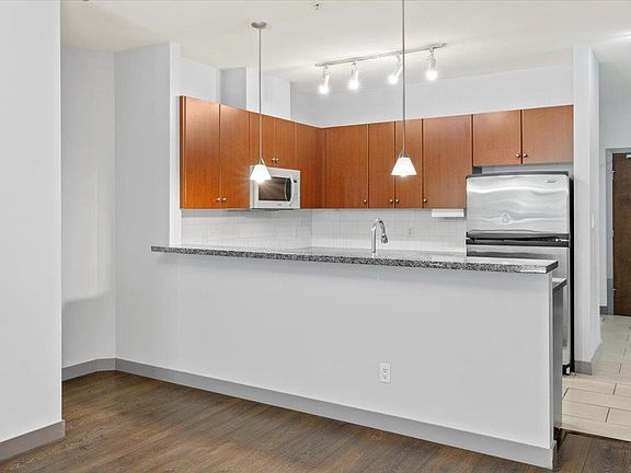 5th image of 100 Capilano Rd #312